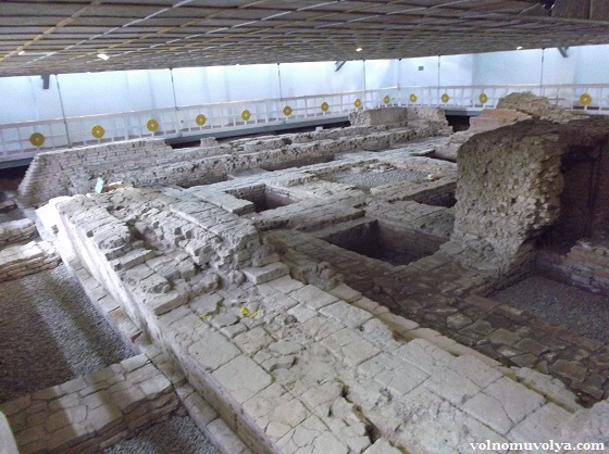 into-the-Mayadevi-temple