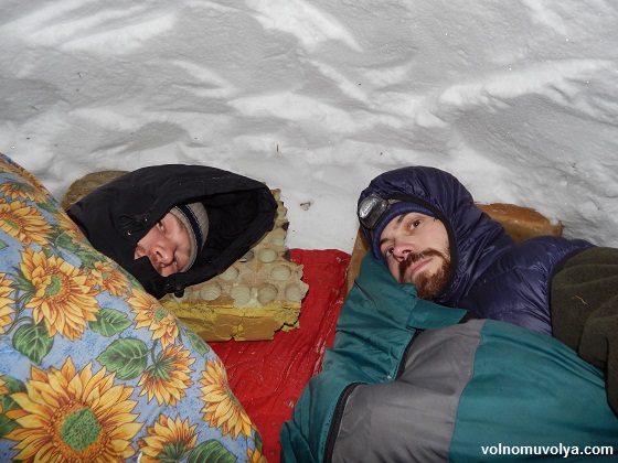 Олег Приходько и Максим Скорев в зимнем убежище