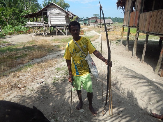 охотник на новой гвинее