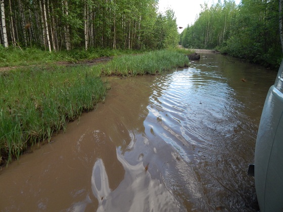 проезд лужи на уазе