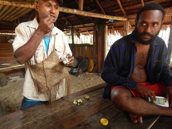 папуасы едят битлнат