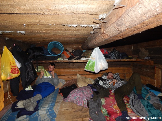 внутри-зимовья-избы